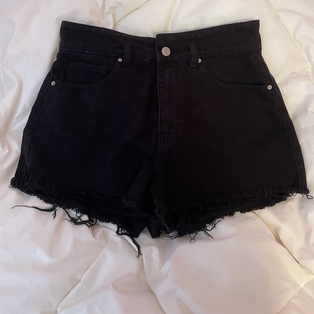 black pacsun shorts